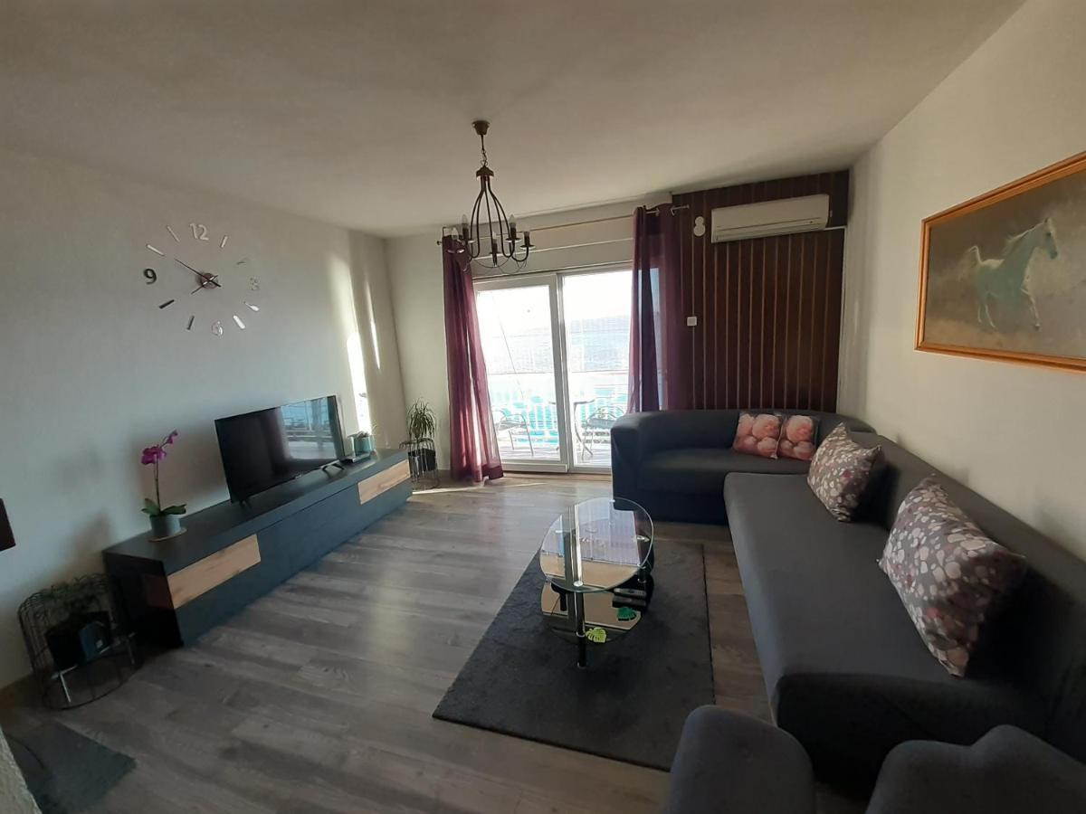 Tomislav Apartment Сен Екстериор снимка