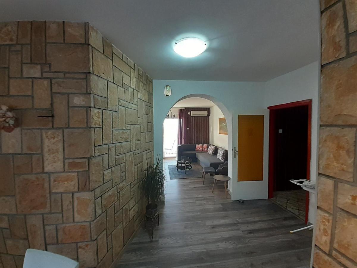 Tomislav Apartment Сен Екстериор снимка