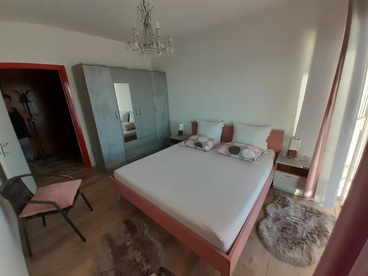 Tomislav Apartment Сен Екстериор снимка